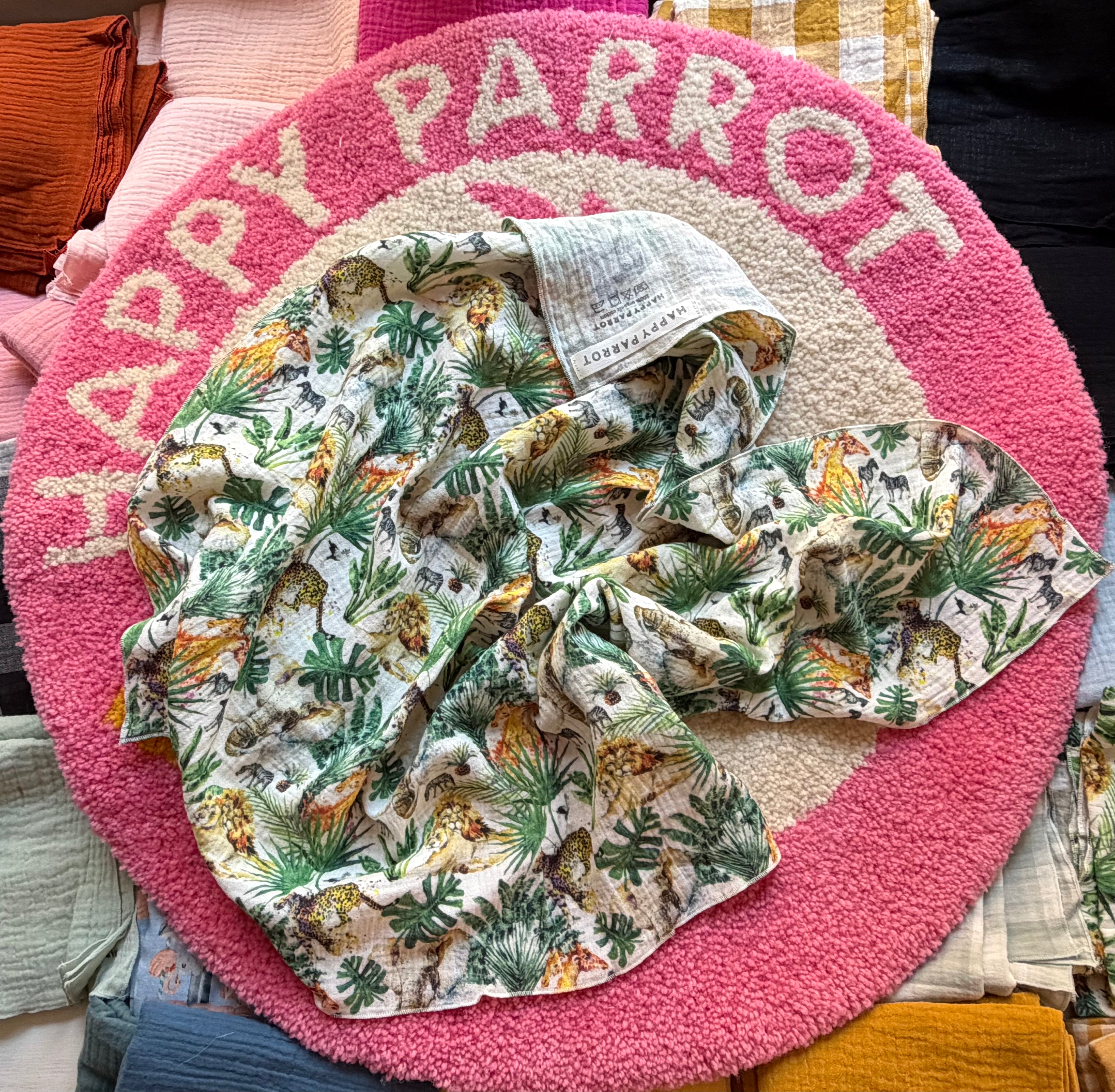 Kotimainen musliiniharso – 70 x 70 cm  | Happy Parrot