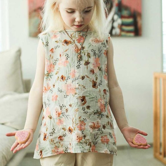 Happy Parrot Garden Top™ – kukkakuosinen lasten paita luomupuuvillasta
