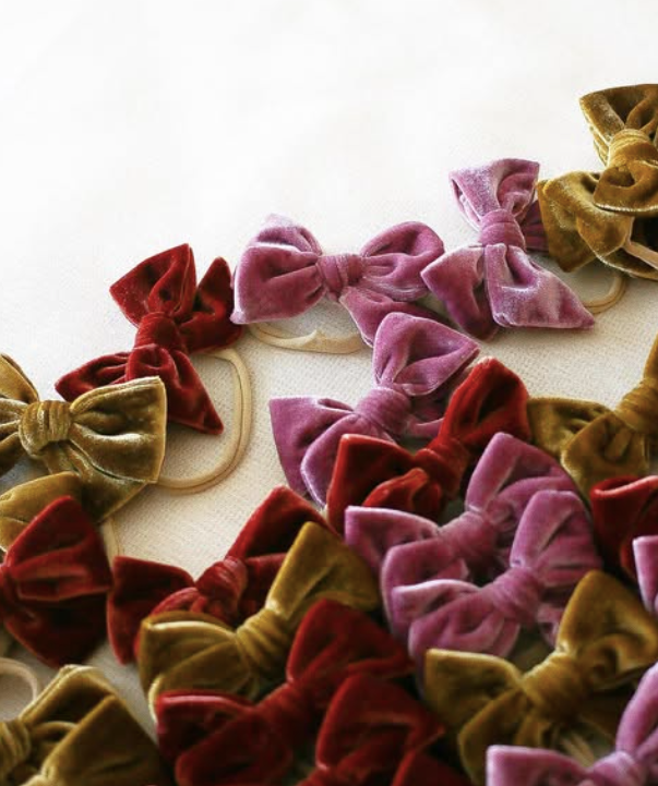Happy Parrot Samettirusetti – Käsintehty Velvet Bow Hiusrusetti